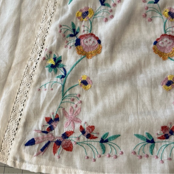 Umgee White Gauze Blouse Crochet & Floral Embroidery Detail M - Picture 4 of 11